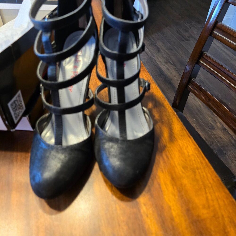 Pink & Pepper black high heel shoes